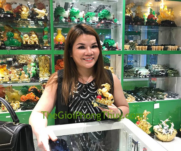 Chị Duyên - Khách mua Ngựa vàng trên hạt châu đế thuỷ tinh - Tứ tại thiên lý FC109A