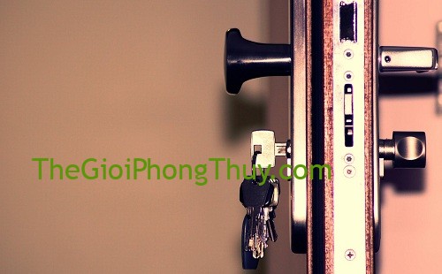 Mỗi cánh cửa trong nhà đều có lưu ý về thiết kế và vị trí