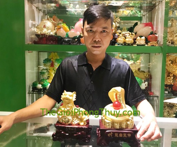 Anh Hùng-Khách hàng mua Cọp vàng đế gỗ nhỏ FA202 và Rắn vàng châu đỏ trên tiền FH434G.