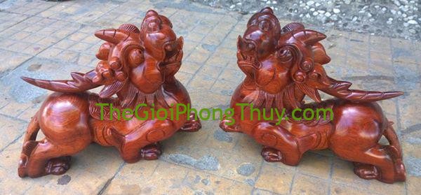 Để trả lời cho câu hỏi: "Nên đặt vật phẩm gì ở phòng khách?"