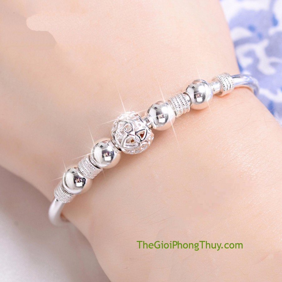 Những vật phẩm quen thuộc có khả năng trừ tà tương tự muối và tỏi