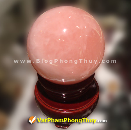 qua cau phong thuy thach anh hong phan rose quartz Tính chất và tác dụng của 14 loại quả cầu đá quý phong thủy hiện nay