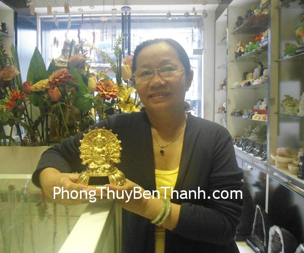 Cô Ngọc Anh - khách hàng mua tượng Phật Quan Âm A135
