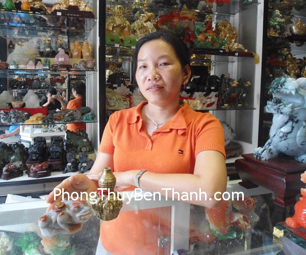 Chị Mỹ Hạnh - khách hàng mua cóc ngọc Hoàng Long TT-HL-4727 và hồ lô bát tiên nhỏ D106