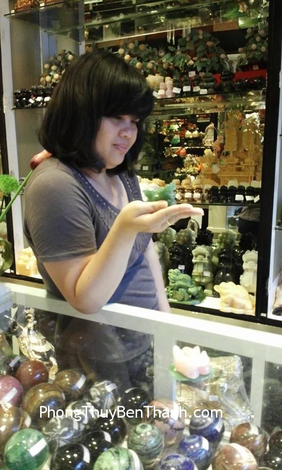 Chị Thanh Hà - khách hàng mua Uyên ương thạch anh hồng M172 và Rồng ngọc Đông Linh H039