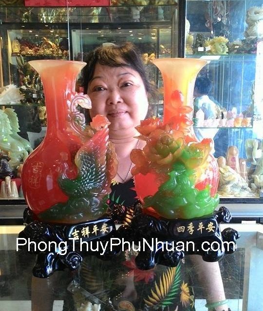 Cô Điệp– khách hàng mua Bình phụng cát tường A161 và Bình Hoa mẫu đơn đỏ E158
