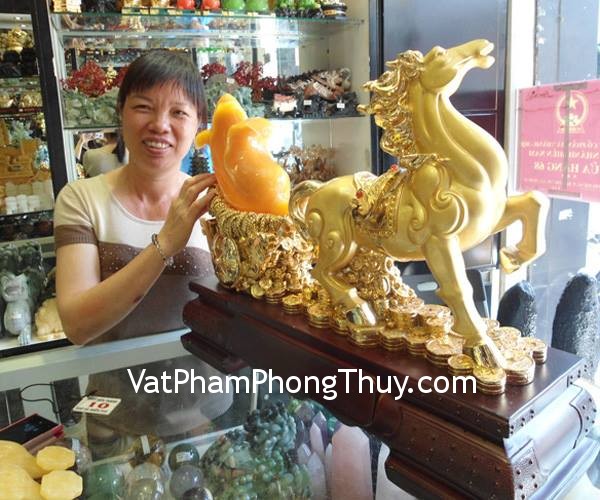 Chị Nguyệt - khách hàng mua ngựa vàng kéo bắp ngô A027