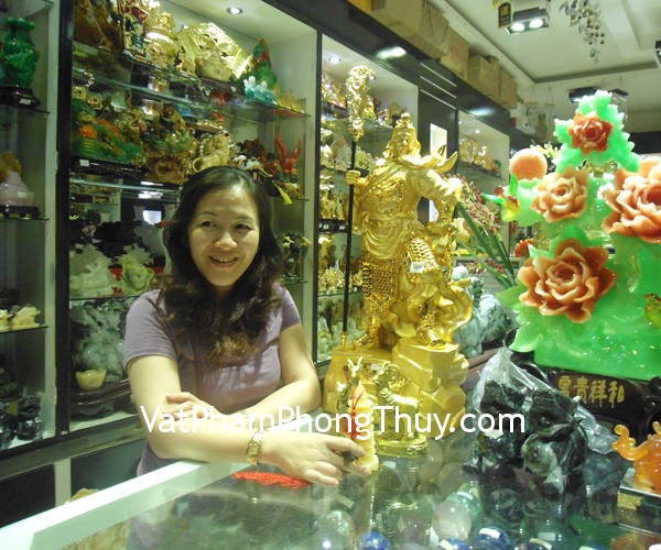 Cô Hiền - khách hàng mua Tháp văn xương 7 tầng HM069 và Dê Đồng Đứng D168