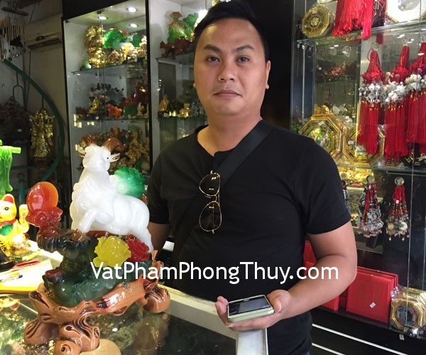 Anh Quốc Anh- Khách hàng mua tượng Dê H090G
