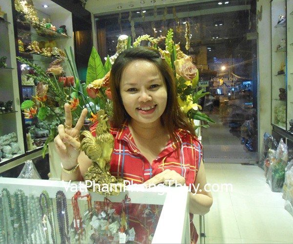 Chị Ly - khách hàng mua tượng gà đồng D132