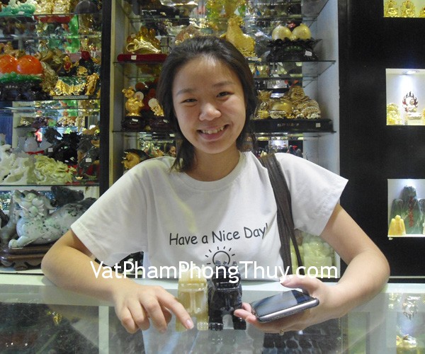 Chị Khả Nhi - khách hàng mua tỳ hưu Bắc Kinh xanh BKX-S, Tỳ hưu Bắc Kinh đen BKD-S và nhẫn tỳ hưu đá mắt mèo S871