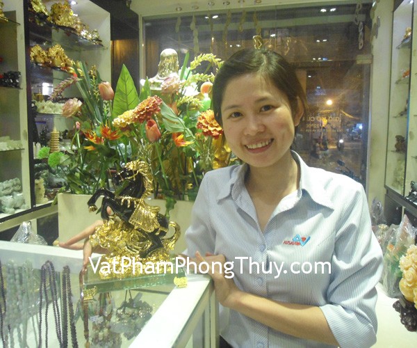 Chị Thủy - khách hàng mua tượng ngựa bên bắp cải H316G
