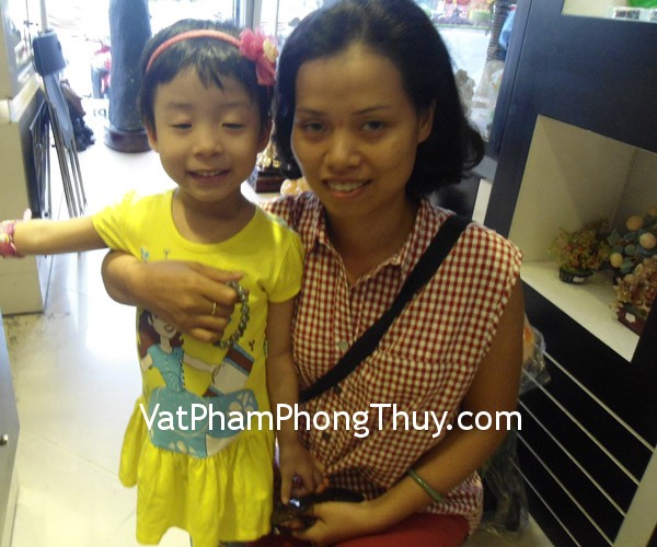 Chị Cúc - khách hàng mua vòng tay thạch anh ưu linh