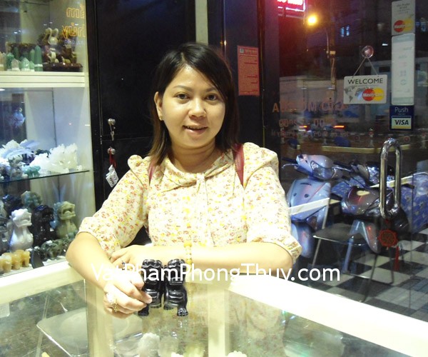 Chị Sương - khách hàng mua cặp Tỳ hưu thạch anh đen HM012