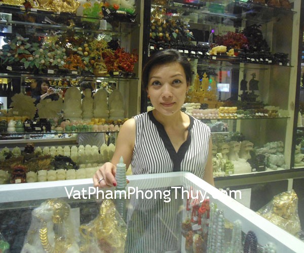 Chị Thủy - khách hàng mua tháp văn xương Đông Linh HM073