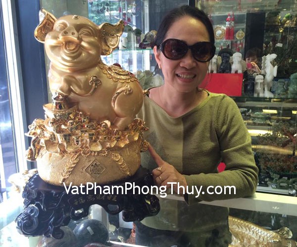Cô Thủy- khách hàng mua heo vàng trên núi vàng H382G