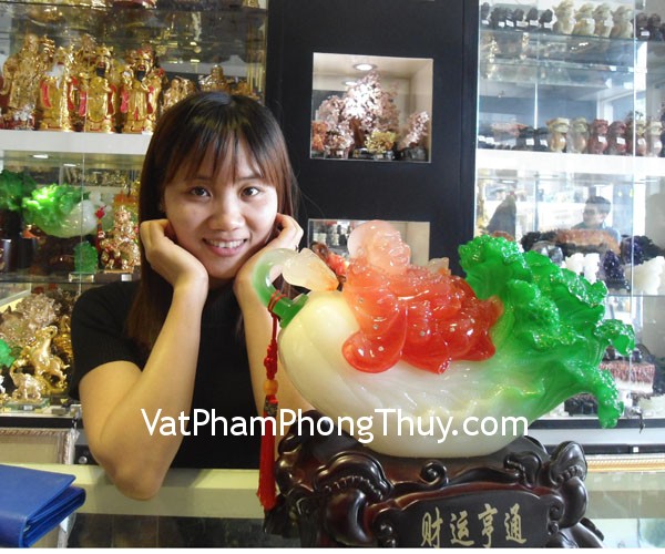 Chị Ngọc-khách hàng mua thiềm thừ cẩm thạch trung, quả cầu thạch anh hồng và tỳ hưu Bắc Kinh đen