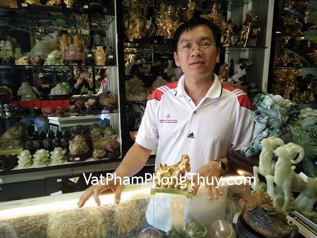 Anh Cảm - khách hàng mua tượng khỉ kéo vàng K078M
