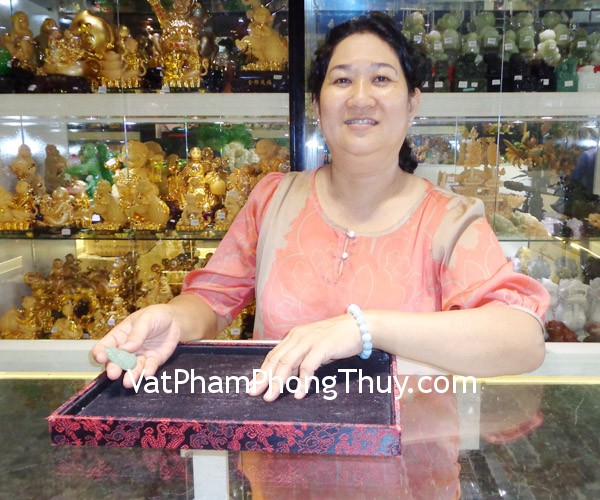 Cô Thủy - khách hàng mua Chuỗi đá Hải Nam Bảo S6121-S4-3302, Phật bản mệnh ngọc Đông Linh S1133