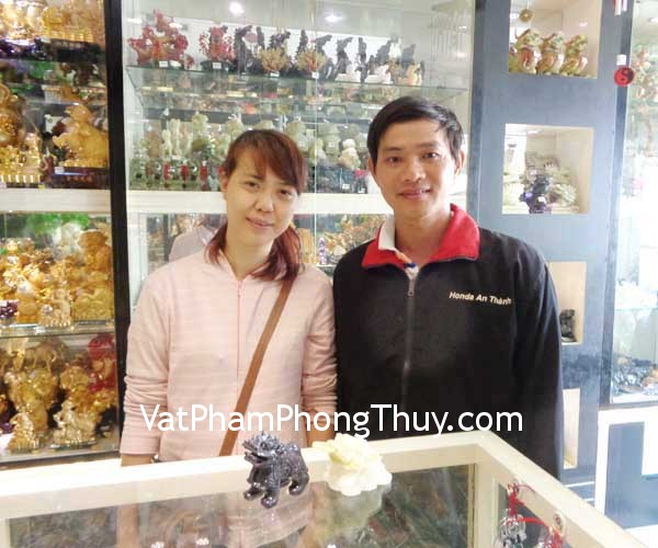 Anh Chị Vân - khách hàng mua Tỳ hưu Bắc Kinh đen BKD-S, Thiềm thừ Cẩm thạch CTT-S