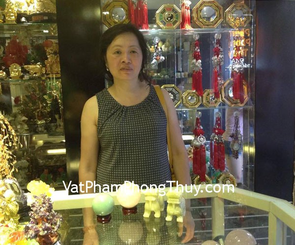 Chị Giang - khách hàng mua tỳ hưu Bắc Kinh xanh chuẩn, quả cầu thạch anh hồng HM154-2036 và quả cầu đá ngọc Đông linh HM158-1445
