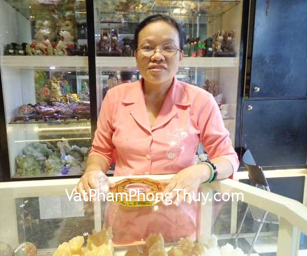 Chị Loan - khách hàng mua Bát quái lồi K1204, Trụ thạch anh trắng HM056-2-907