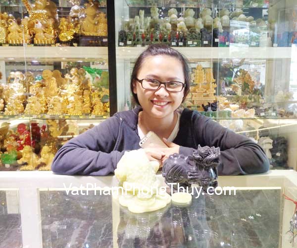 Chị Hiền - khách hàng mua Tỳ hưu Bắc kinh đen trung BKD-M, Thiềm thừ Cẩm thạch Tây tạng CTT-M