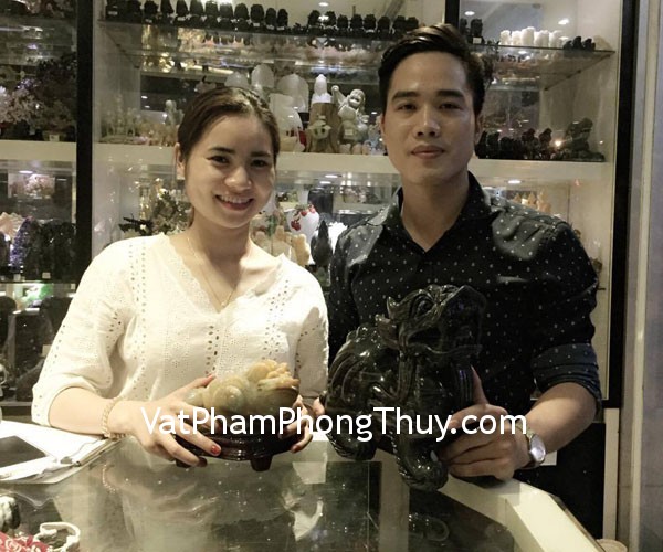 Chị Hà - khách hàng mua tỳ hưu Bắc kinh đen khủng và thiềm thừ Hoàng long tam thể