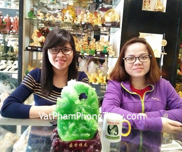 Chị Anh Thư - khách hàng mua tượng song long xanh H329G