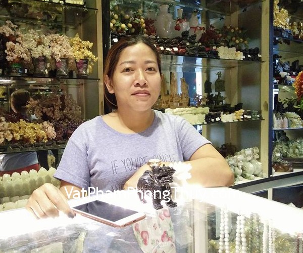 Chị Hà - khách hàng mua tượng tỳ hưu Bắc Kinh đen chuẩn BKD-S, tỳ hưu Bắc Kinh trắng chuẩn BKT-S, mặt nhẫn tỳ hưu thạch anh vàng S757.