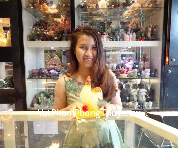 Chị Vân - khách hàng mua Gà lưu ly vàng trên tiền đế thủy tinh G063A