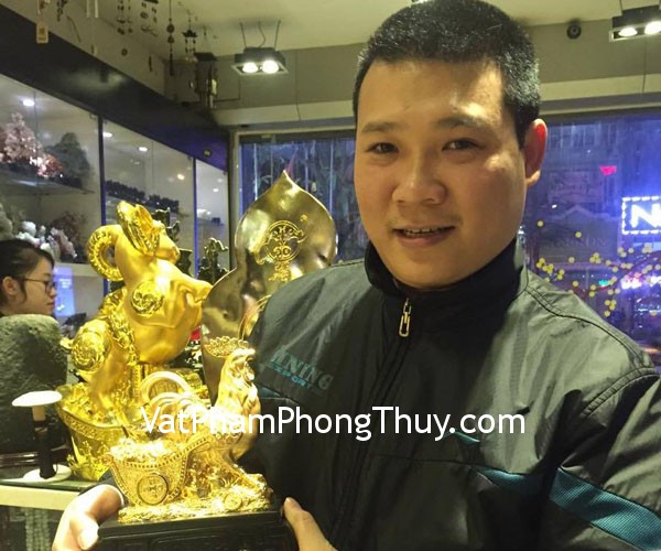 Anh Hưng - khách hàng mua tượng gà kéo xe tiền G046A