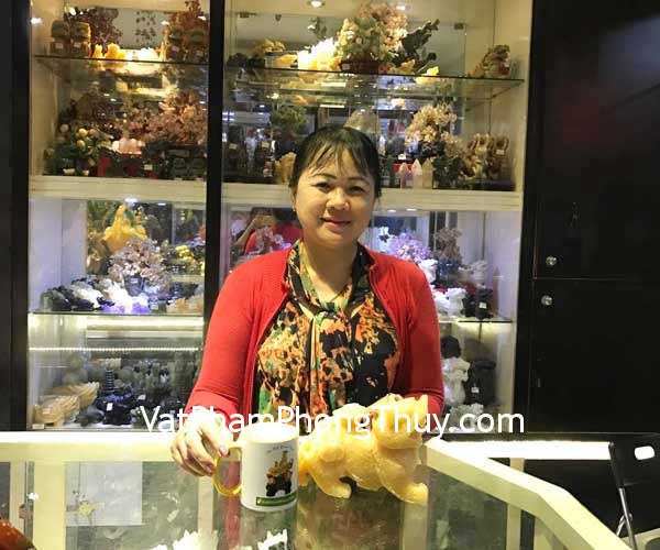 Cô Tiến - khách hàng mua Tỳ hưu Hoàng long HM015