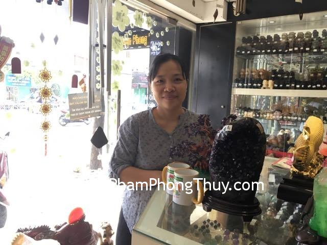 Chị Hương - khách hàng mua bông thạch anh tím H089-25410 và cây thạnh anh tím KC039