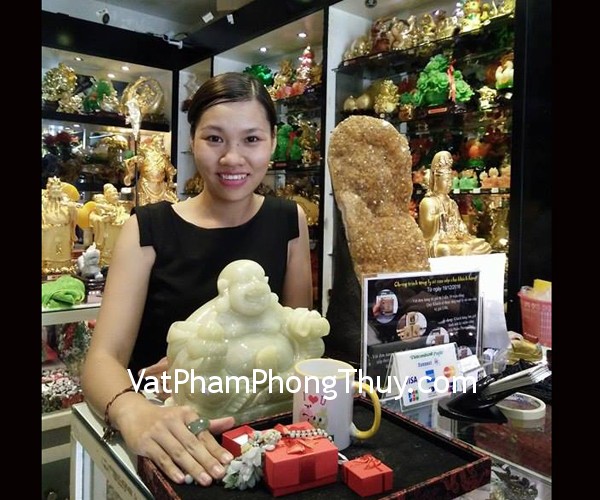 Chị Hương - khách hàng mua ngọc bội đàn ve ngọc phỉ thúy S6141 và nhẫn trơn S6323