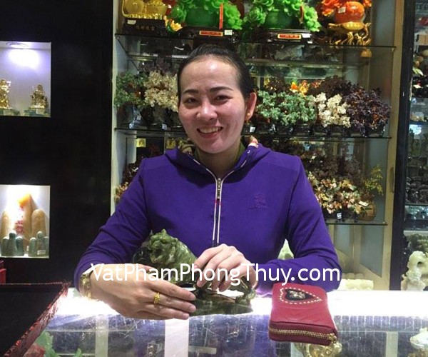 Chị Phước - khách hàng mua tượng cọp lam ngọc GM111 và xâu tiền 8 xu CC1134