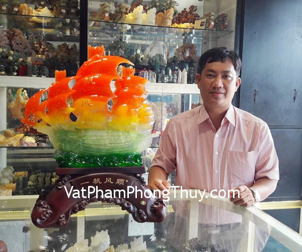 Anh Duẫn - khách hàng mua Thuyền xanh buồm đỏ lớn H445G