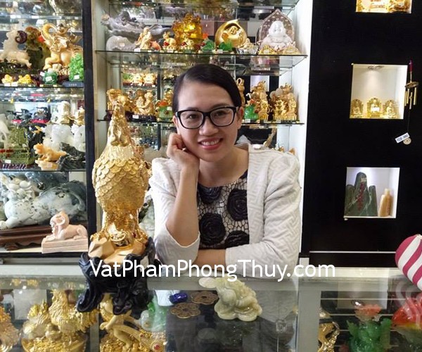 Chị Thanh Uyên - khách hàng mua thiềm thừ cẩm thạch Tây Tạng chuẩn CTT-S, hoa mai năm cánh CC1139 và mặt nhện trên bàn chân Phật thanh kim S6029