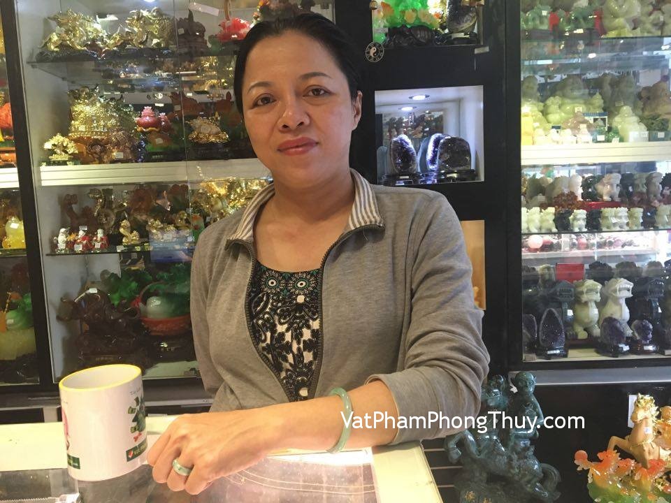 Chị Lan - khách hàng mua nhẫn trơn ngọc Myanmar đặc biệt S5142