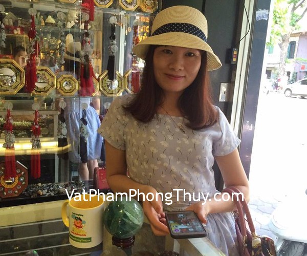 Chị Nhàn- khách  hàng mua quả cầu đá dạ quang xanh GM144-S2-4385