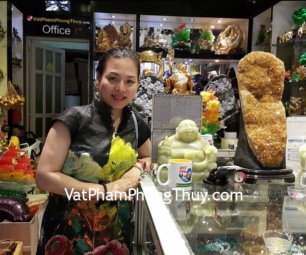 Chị Lương - khách hàng mua mặt tỳ hưu phỉ thúy S5151-4117 và bộ chuỗi phỉ thúy xanh nhạt S6409, S6261