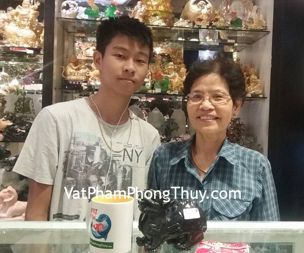 Cô Chi- Khách hàng mua tỳ hưu bắc kinh đen trung BKD-M, chuỗi thạch anh tóc vàng tươi S6366-S3-3144, chuỗi thạch anh tím S6360-S3-1456 và cây tài lộc  KC089