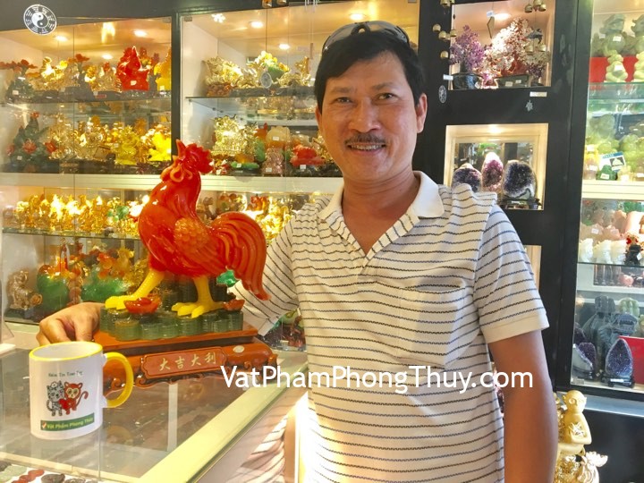 Anh Phúc - khách hàng mua tượng gà ngọc đỏ cam trên đống tiền G060A