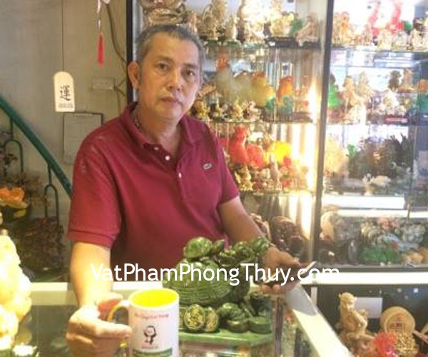 Chú Vượng- khách hàng mua rùa đầu rồng lam ngọc cõng con lớn HM033
