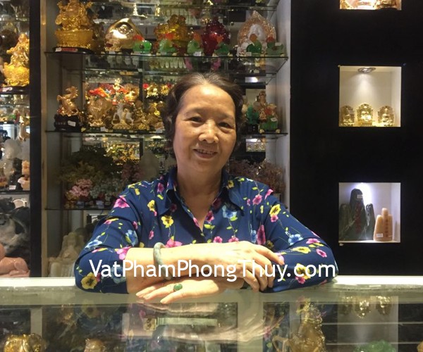 Cô Hải - khách hàng mua vòng ngọc Myanmar S5160-8804