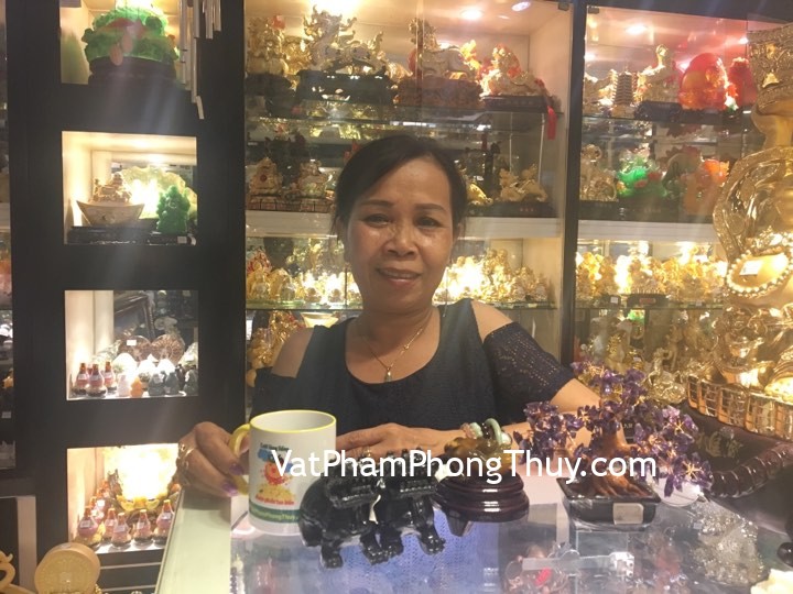 Cô Nguyệt - khách hàng mua cặp tỳ hưu bắc kinh đen chuẩn BKD-S, cây tài lộc thạch anh tím KC048, thiềm thừ ngọc tủy TT-NT-S5-1865, chuỗi mẫu đơn phỉ thúy A 10li S6404, chuỗi thạch anh tóc đỏ đồng A+ S6228-S5-1487, chuỗi hạt lựu A++ S6382-S5-1264, xâu tiền 10 xu CC2022 , đồng tiền hoa mai liền 5 cánh