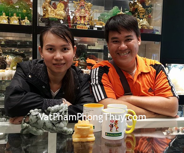 Chị Vân - khách hàng mua tỳ hưu ngọc phỉ thúy ATH-PT-07 và thiềm thừ lam ngọc GM035
