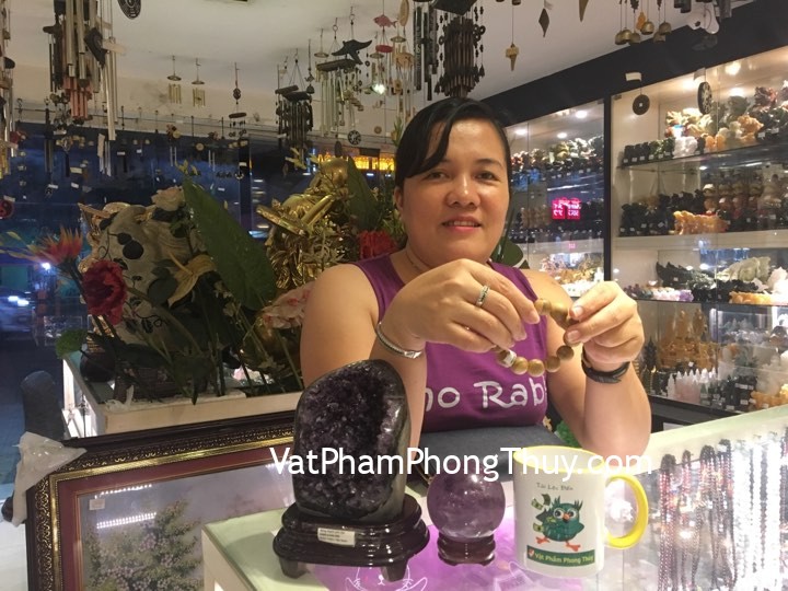Chị Hoa - khách hàng mua bông thạch anh tím H089-S5-8946, quả cầu thạch anh tím GM142-S5-4590, vòng tay trầm hương S986