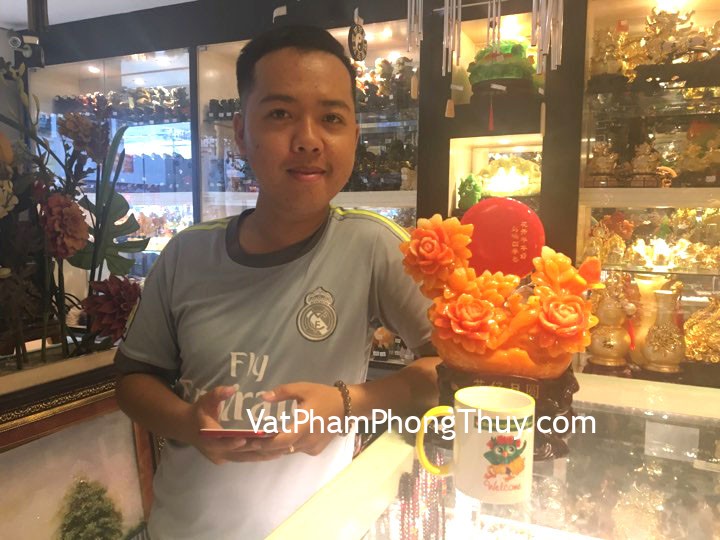 Anh Tiền - khách hàng mua tượng hoa mẫu đơn cát tường H213G