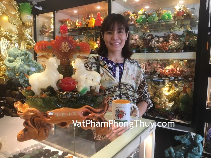 Chị Thủy - khách hàng mua tượng tam dương khai thái trắng H099G
